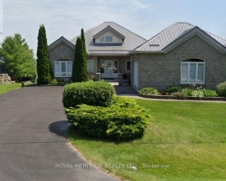 Cottage for Sale on Pigeon Lake