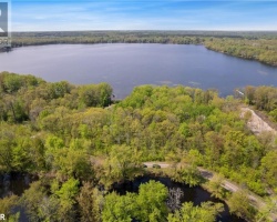 Cottage for Sale on Youngs Lake