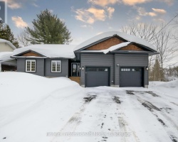 Property for Sale on 90 Ann Street, Bracebridge (Macaulay)