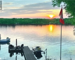 Cottage for Sale on Lake Simcoe