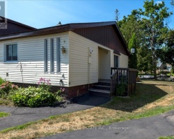 Cottage for Sale on Lake Simcoe