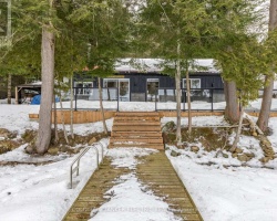 Cottage for Sale on Horseshoe Lake