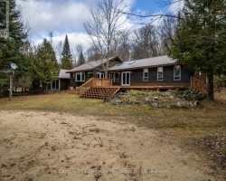 Cottage for Sale on Horseshoe Lake