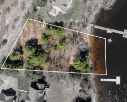 Cottage for Sale on Maple Lake